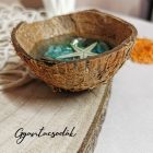 ÉKSZERTARTÓ - VALÓDI KÓKUSZDIÓ GYŰRŰTARTÓ - KAGYLÓTÖRMELÉKKEL, TENGERI CSILLAGGAL - GYANTACSODÁK